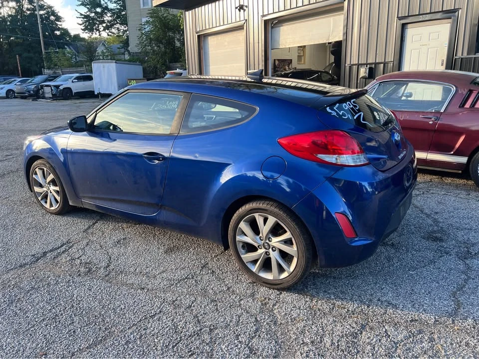2017 Hyundai Veloster - Image 2 of 17