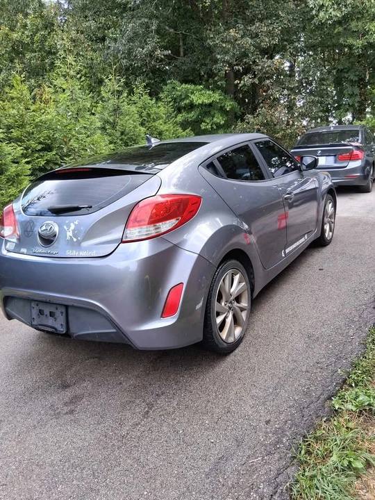 2017 Hyundai Veloster - Image 4 of 5