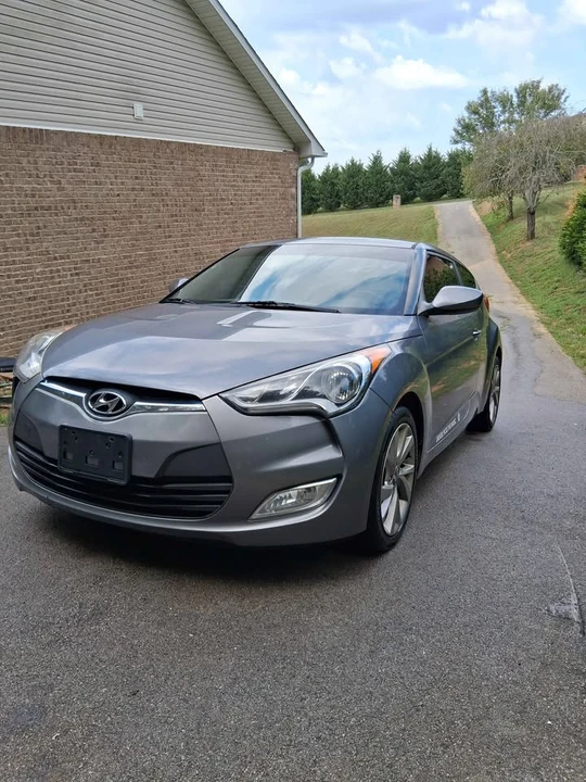 2017 Hyundai Veloster - Image 2 of 5