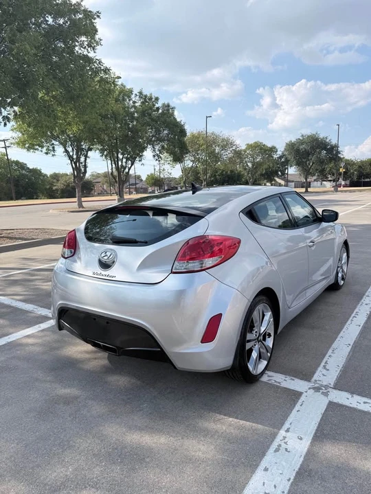 2017 Hyundai Veloster - Image 6 of 13