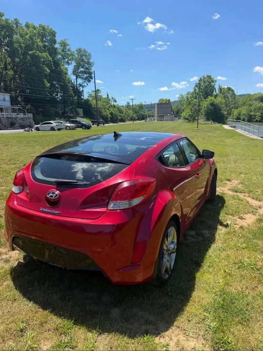 2017 Hyundai Veloster - Image 7 of 8
