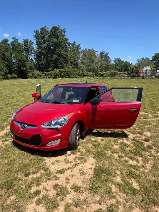 2017 Hyundai Veloster - Image 2 of 8