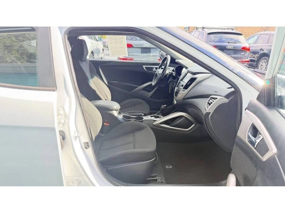 2017 Hyundai Veloster - Image 11 of 20
