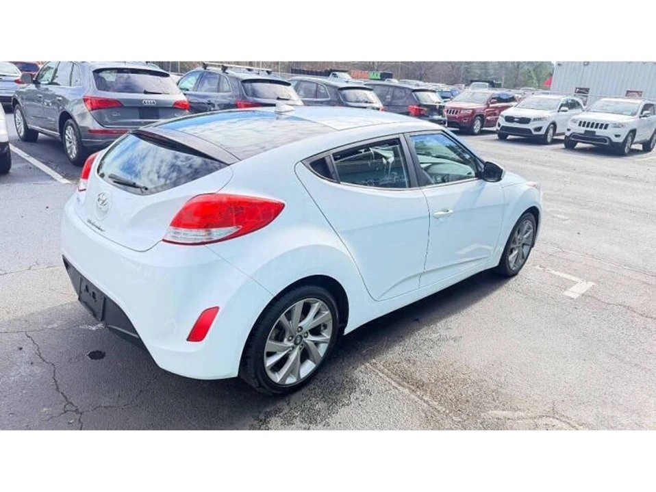 2017 Hyundai Veloster - Image 9 of 20