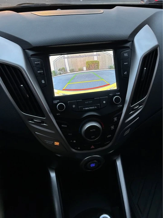 2017 Hyundai Veloster - Image 10 of 18