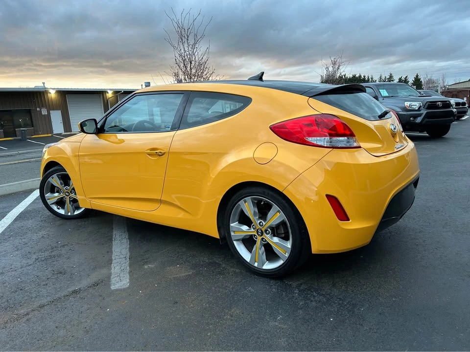 2017 Hyundai Veloster - Image 4 of 18
