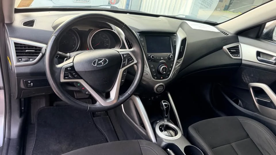 2017 Hyundai Veloster - Image 6 of 9