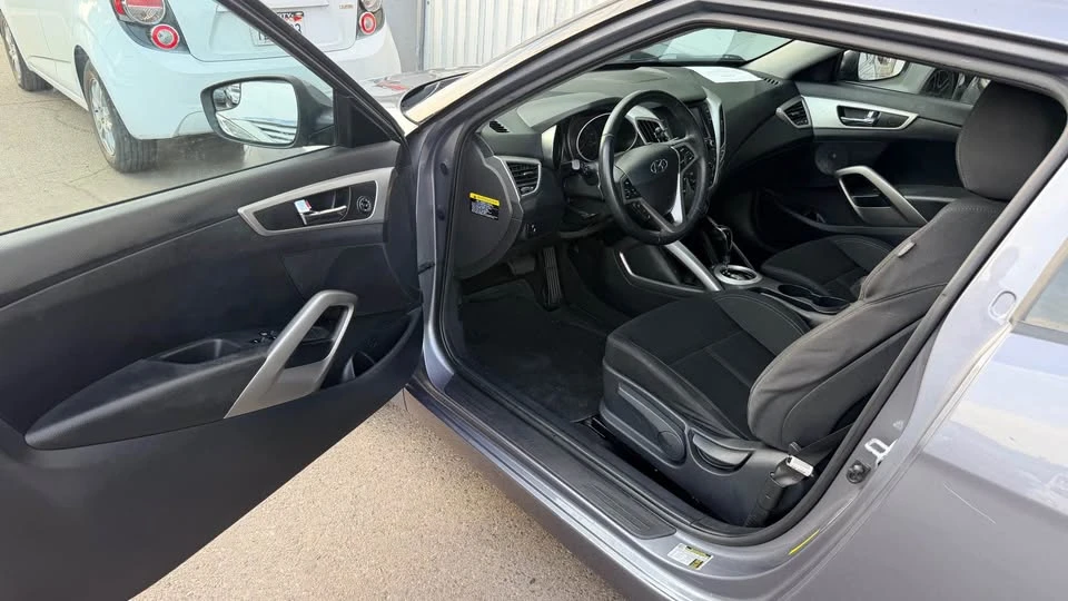 2017 Hyundai Veloster - Image 5 of 9