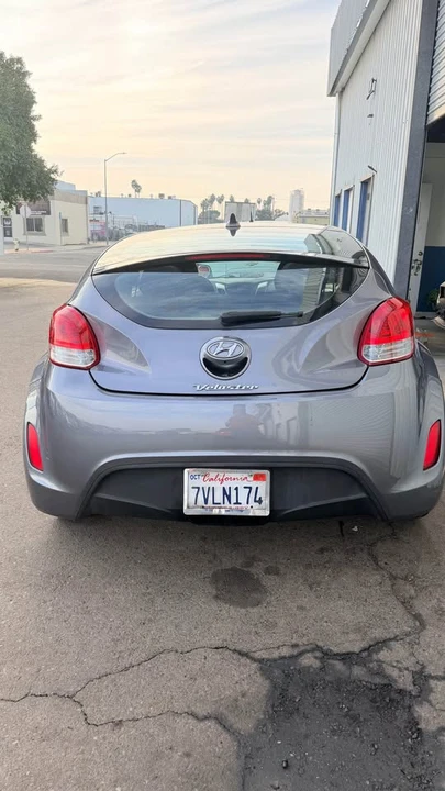2017 Hyundai Veloster - Image 2 of 9