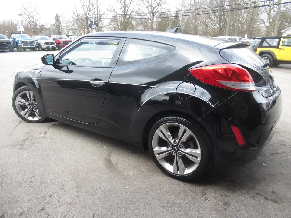2017 Hyundai Veloster - Image 2 of 11