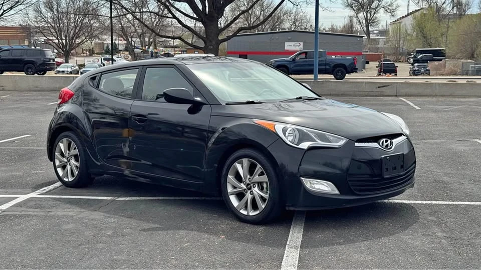 2017 Hyundai Veloster - Image 2 of 13
