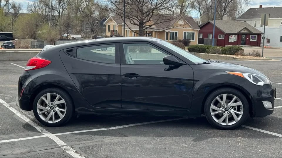 2017 Hyundai Veloster - Image 2 of 12