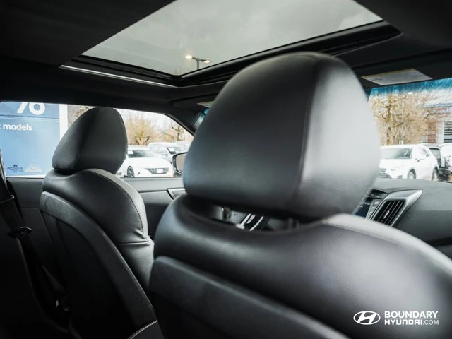 2017 Hyundai Veloster - Image 18 of 18