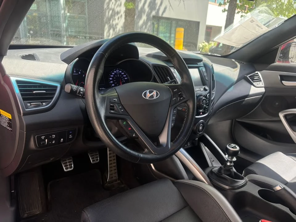 2017 Hyundai Veloster - Image 10 of 13
