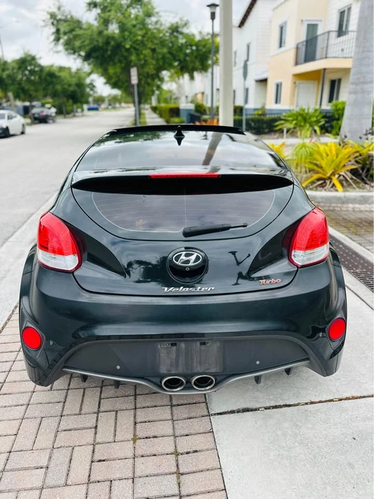 2017 Hyundai Veloster - Image 15 of 18