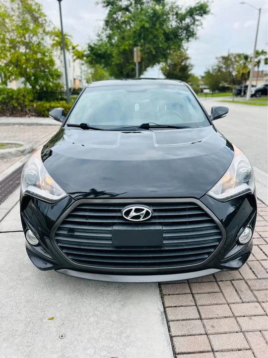 2017 Hyundai Veloster - Image 2 of 14