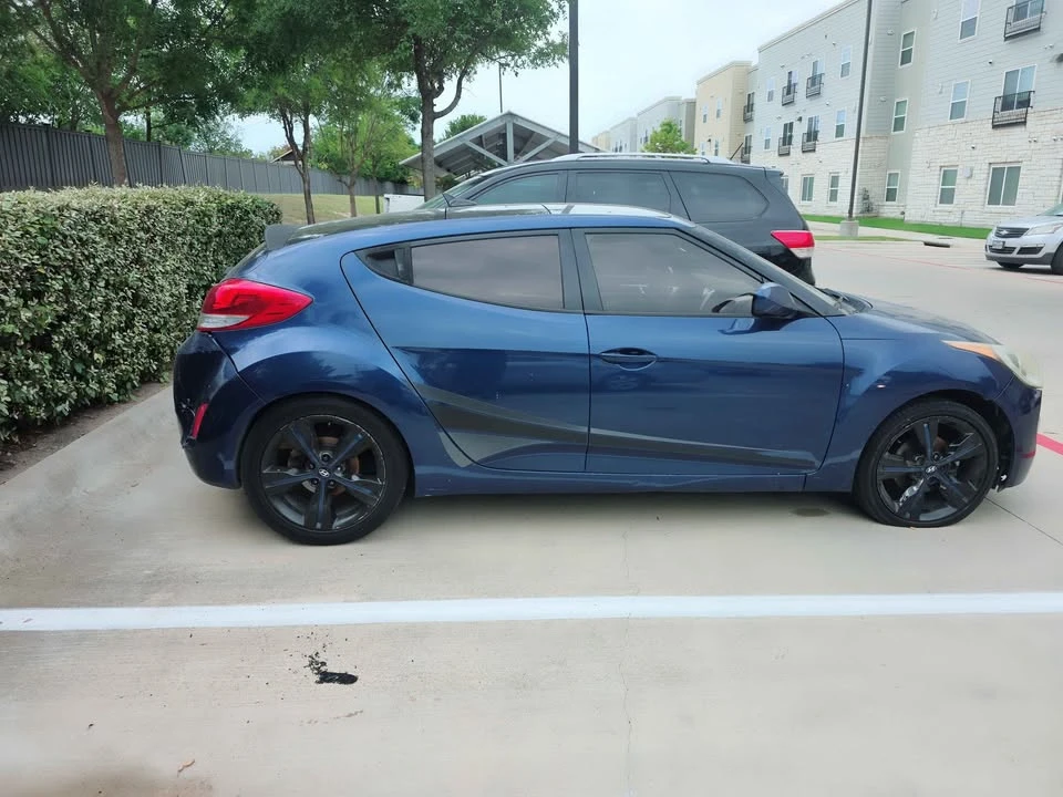 2017 Hyundai Veloster - Image 2 of 4