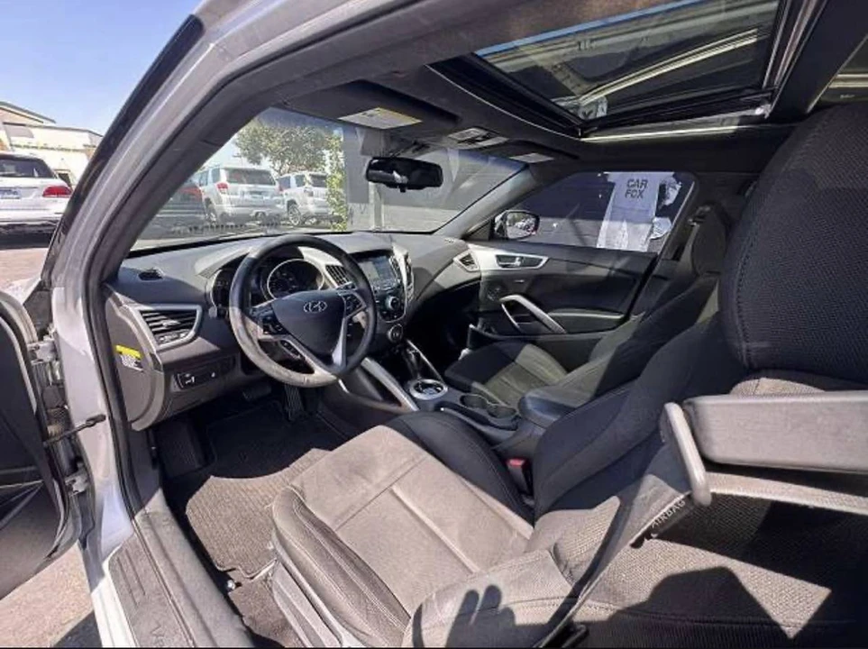 2017 Hyundai Veloster - Image 5 of 10