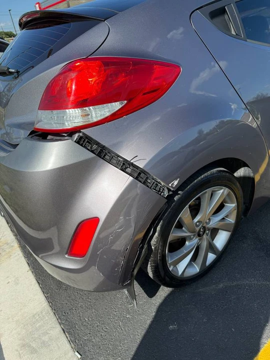 2017 Hyundai Veloster - Image 9 of 16