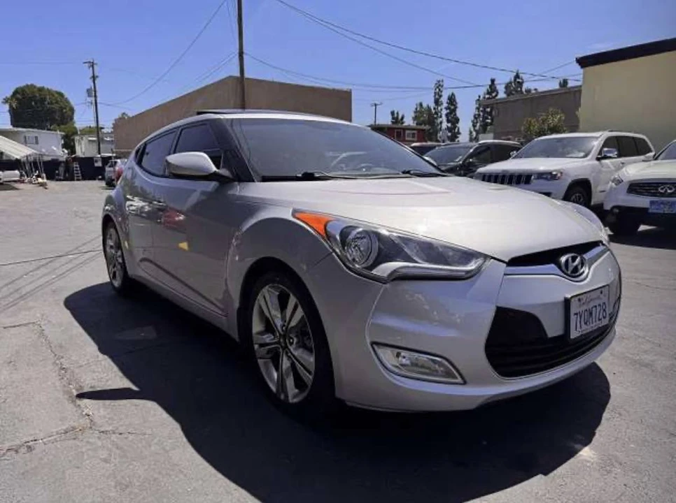 2017 Hyundai Veloster - Image 7 of 10