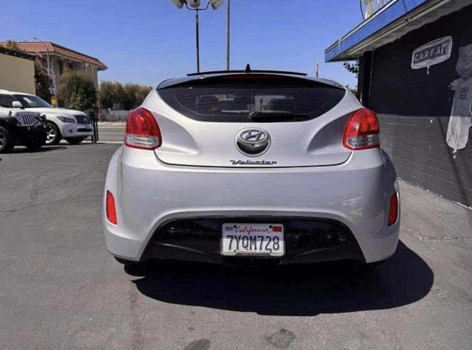 2017 Hyundai Veloster - Image 8 of 10