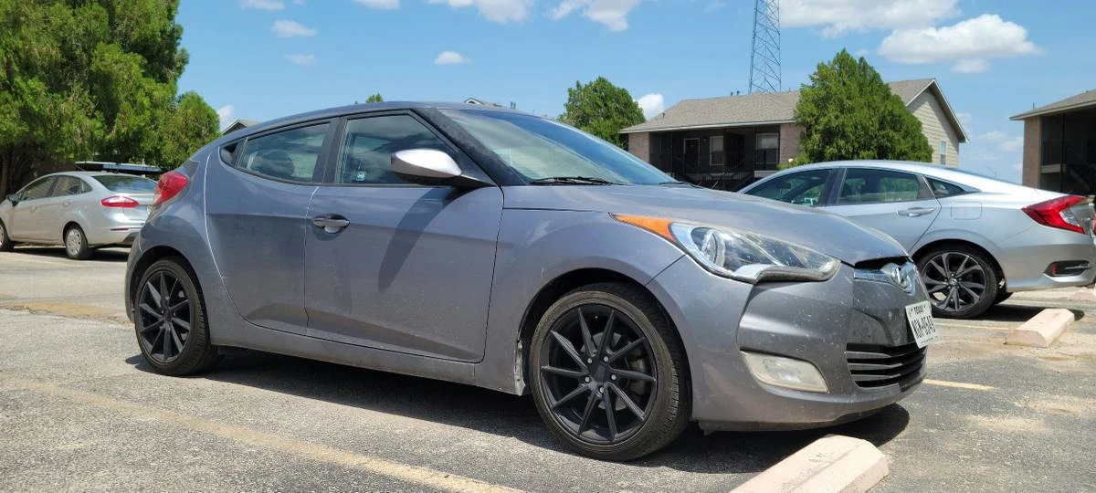 2017 Hyundai Veloster - Image 8 of 11