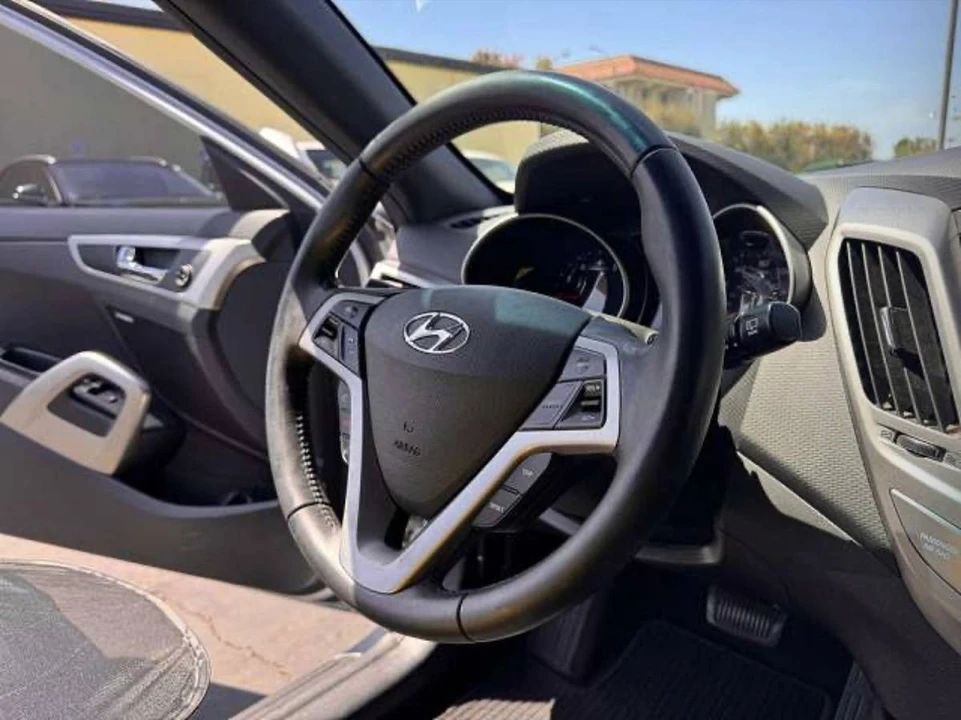 2017 Hyundai Veloster - Image 4 of 10