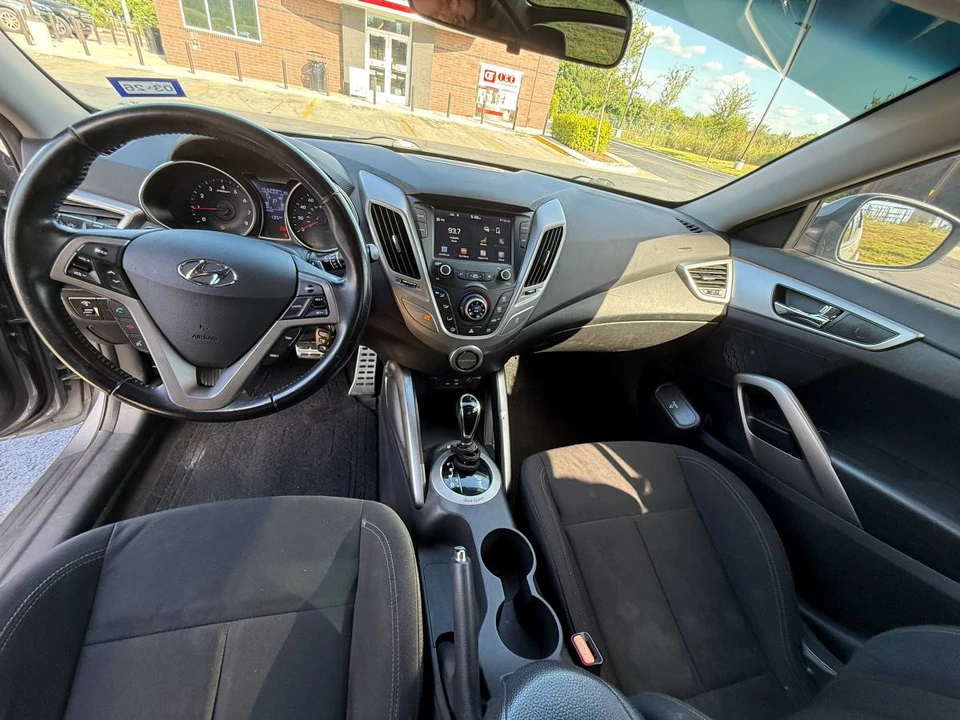 2017 Hyundai Veloster - Image 15 of 16
