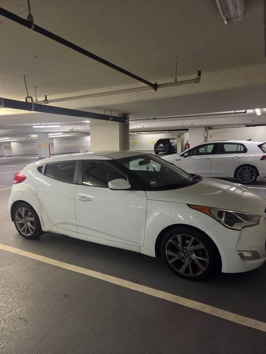 2017 Hyundai Veloster - Image 2 of 6