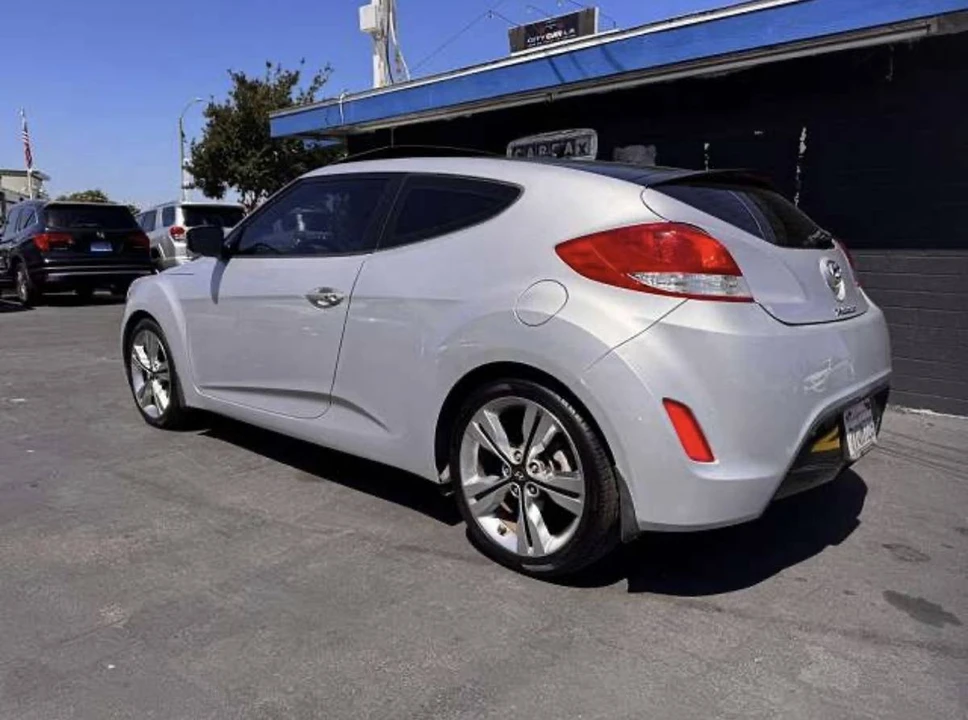 2017 Hyundai Veloster - Image 10 of 10