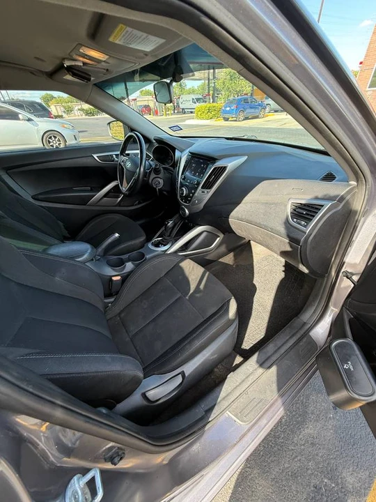 2017 Hyundai Veloster - Image 13 of 16