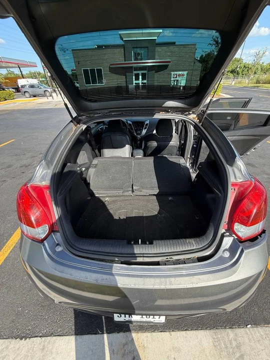 2017 Hyundai Veloster - Image 7 of 16