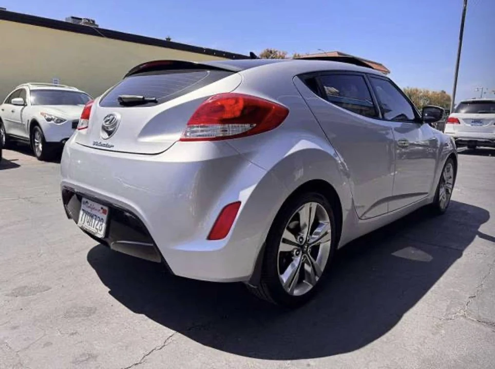 2017 Hyundai Veloster - Image 9 of 10