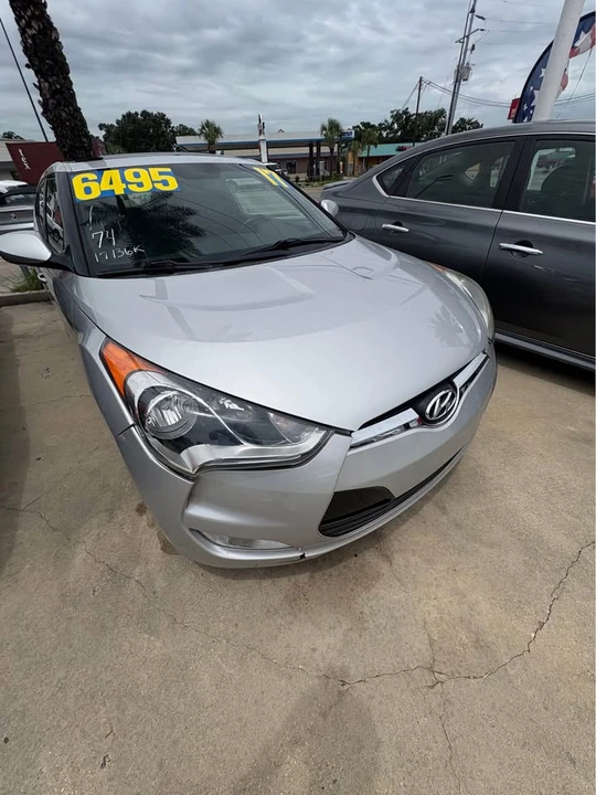 2017 Hyundai Veloster - Image 2 of 5