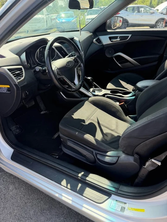 2017 Hyundai Veloster - Image 9 of 13