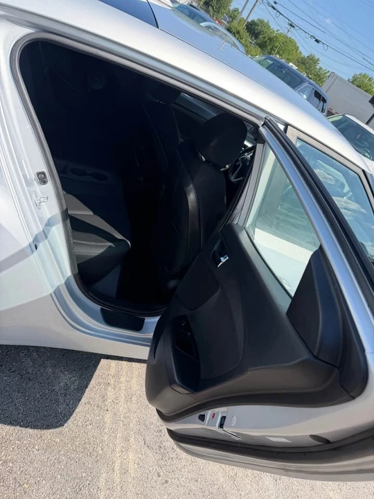 2017 Hyundai Veloster - Image 7 of 13