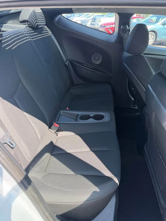 2017 Hyundai Veloster - Image 6 of 13