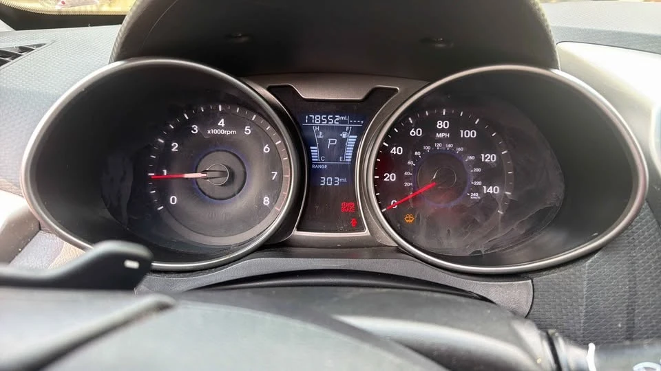 2017 Hyundai Veloster - Image 10 of 12