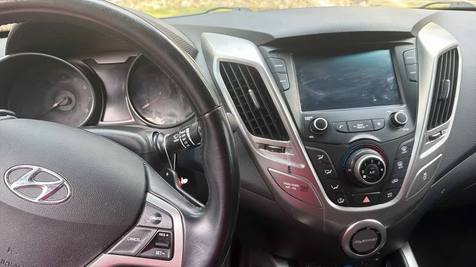 2017 Hyundai Veloster - Image 2 of 12