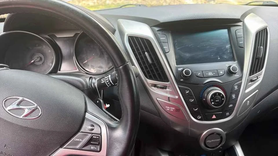 2017 Hyundai Veloster - Image 7 of 12