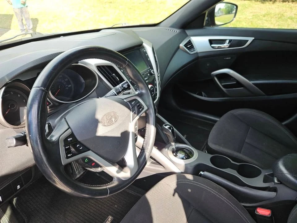 2017 Hyundai Veloster - Image 10 of 20