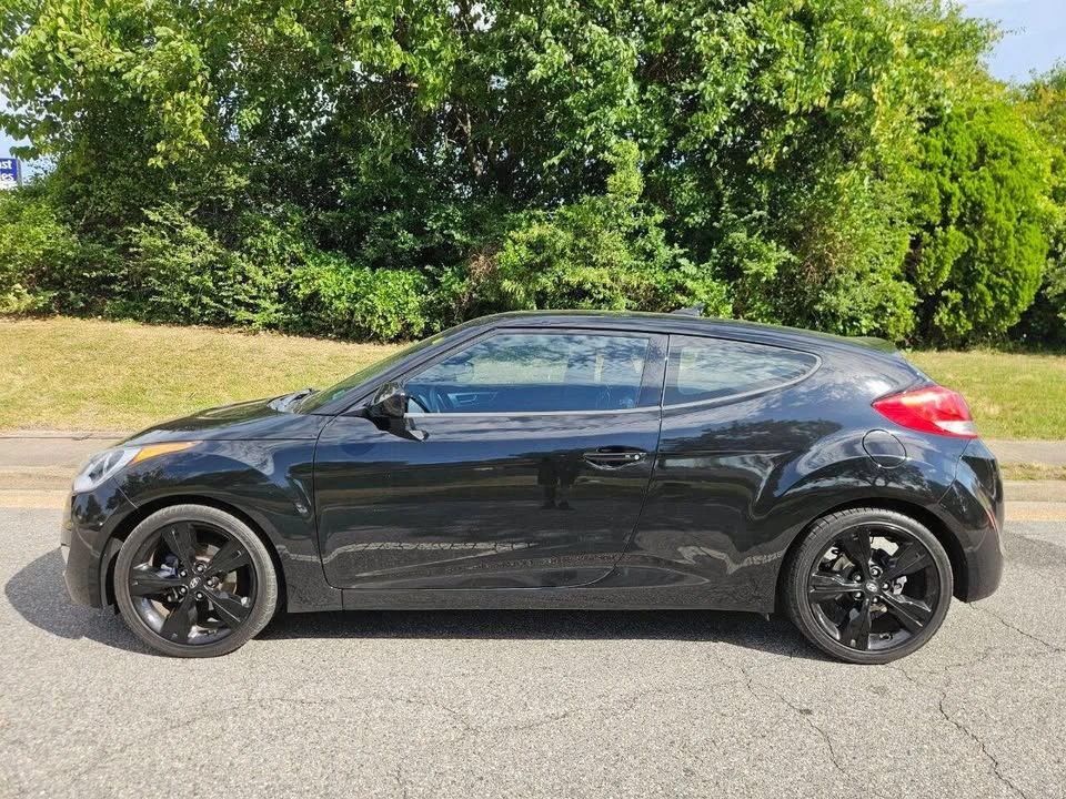 2017 Hyundai Veloster - Image 2 of 20