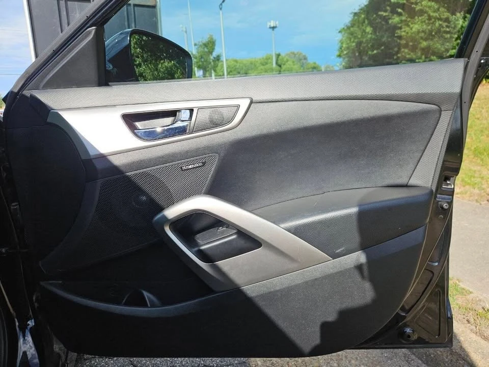 2017 Hyundai Veloster - Image 19 of 20