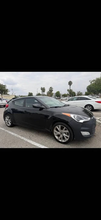 2017 Hyundai Veloster - Image 2 of 12