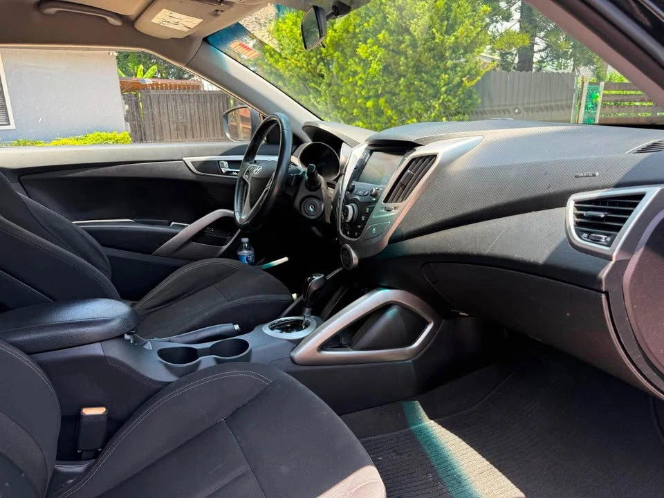 2017 Hyundai Veloster - Image 6 of 8