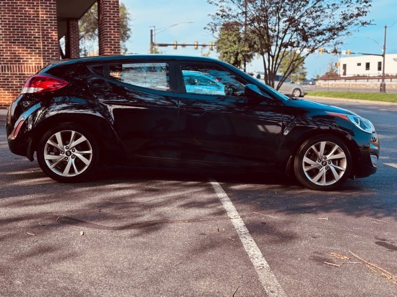 2017 Hyundai Veloster - Image 8 of 14