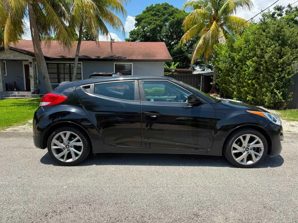 2017 Hyundai Veloster - Image 7 of 16