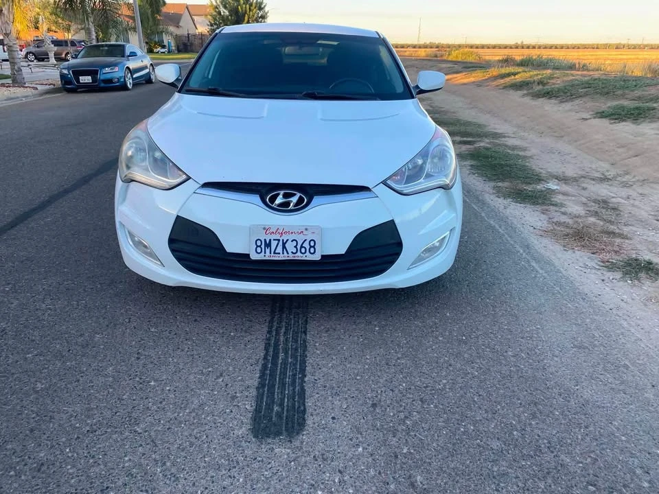2017 Hyundai Veloster - Image 7 of 10