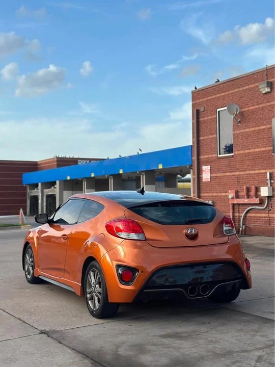 2017 Hyundai Veloster - Image 2 of 6