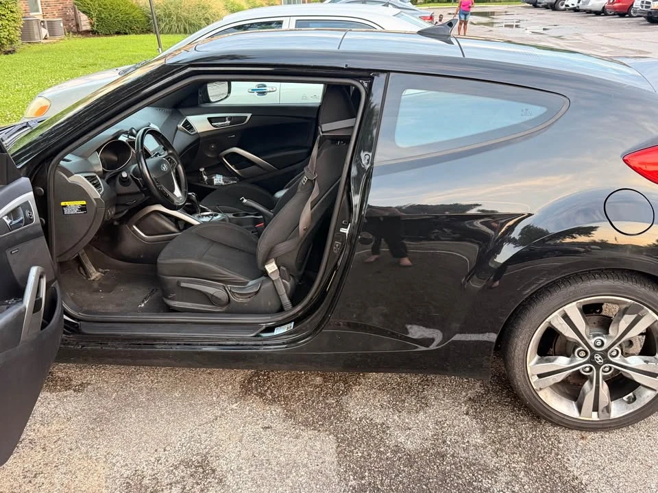 2017 Hyundai Veloster - Image 2 of 8